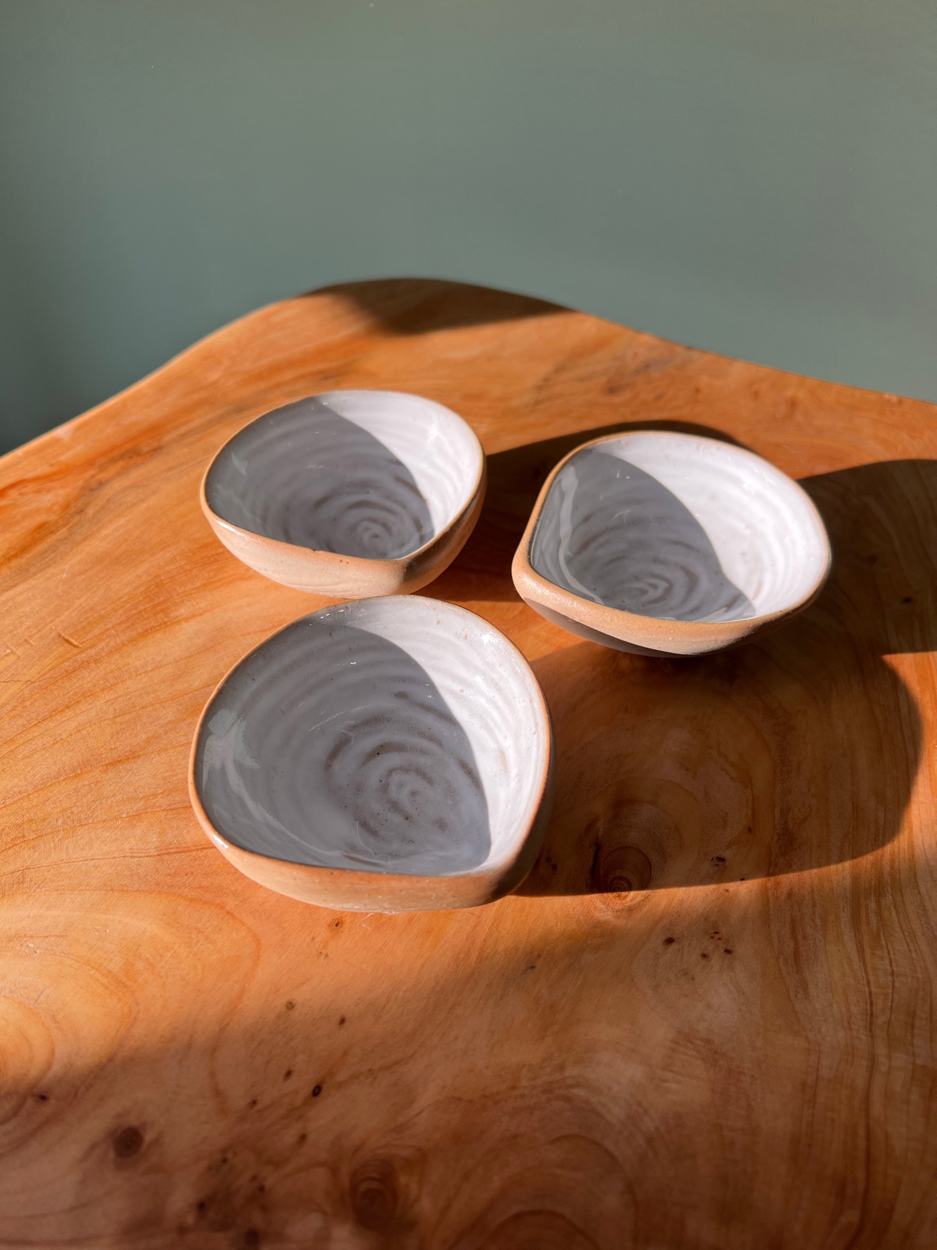 Stoneware Shell Dish