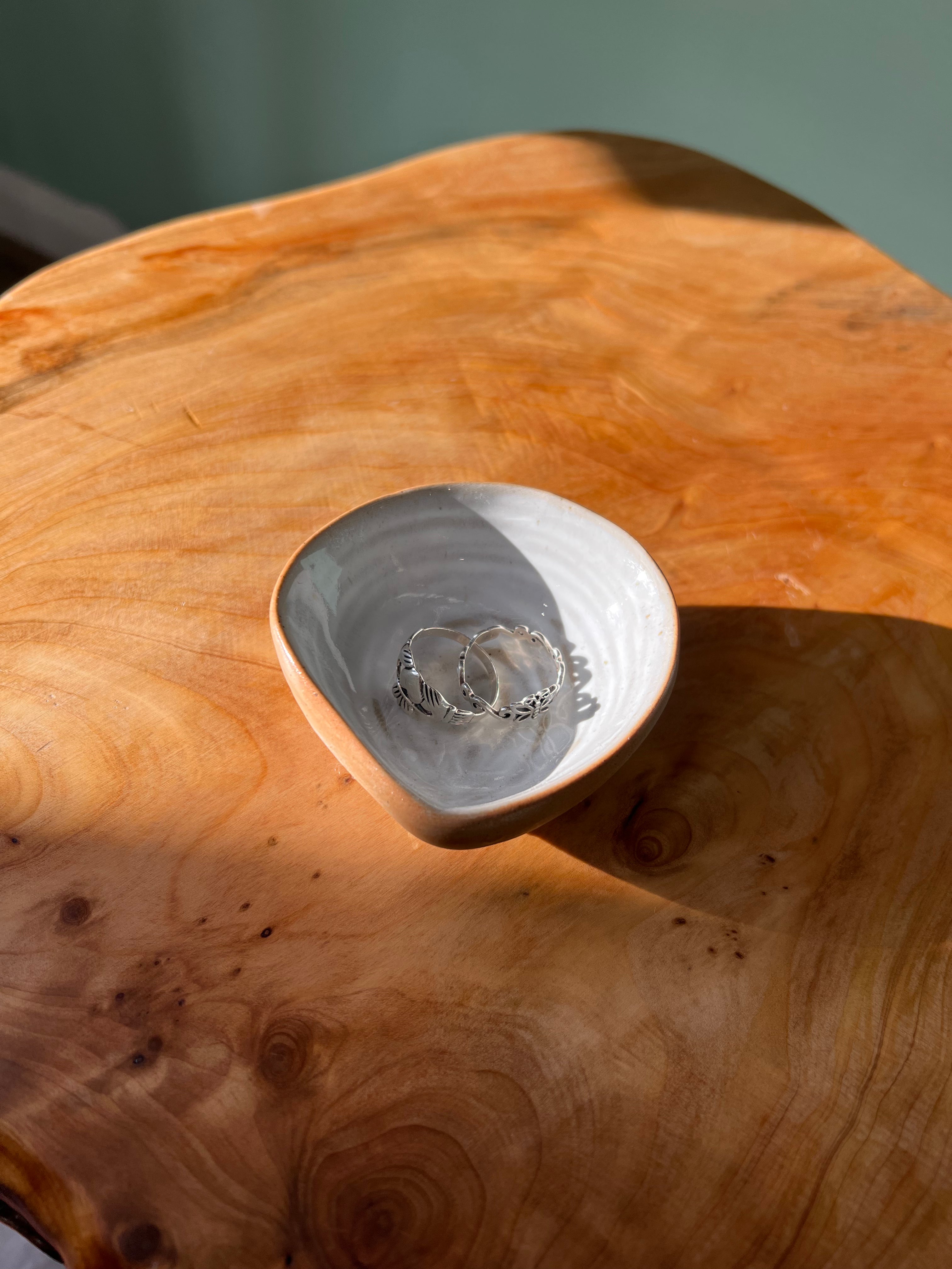 Stoneware Shell Dish