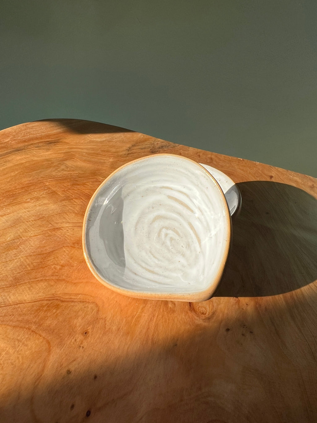 Stoneware Shell Dish