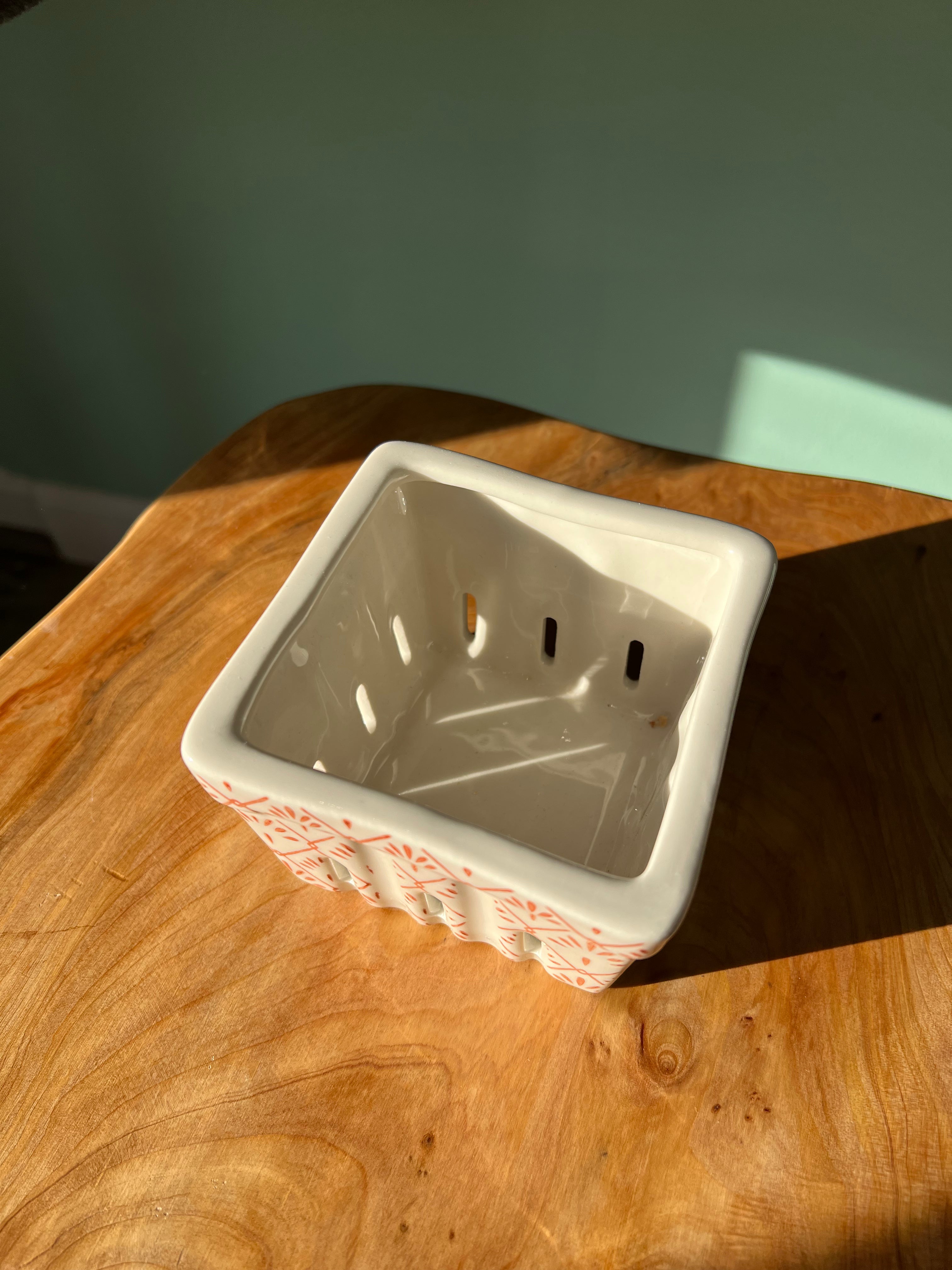 Berry Bowl w/ Pattern