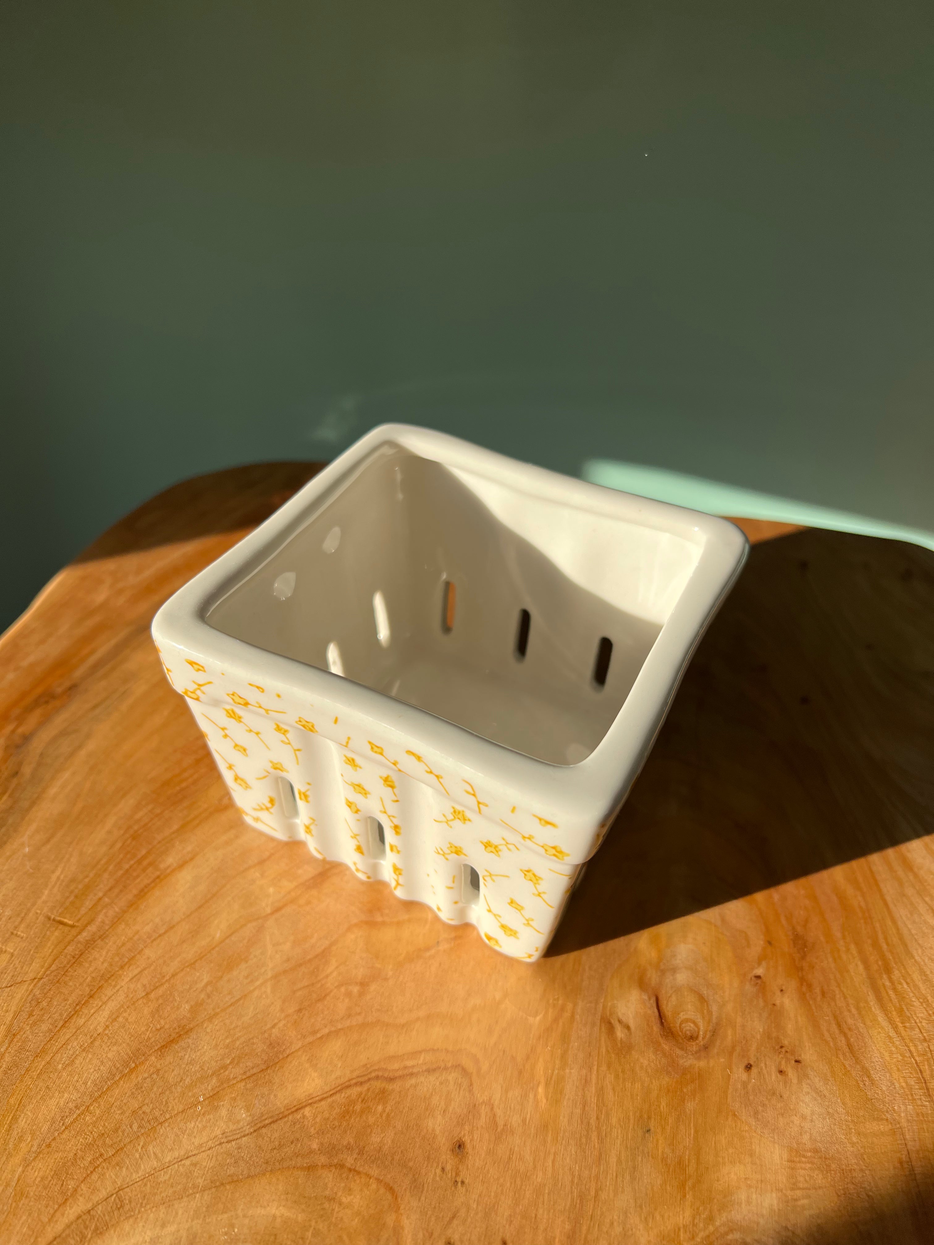 Berry Bowl w/ Pattern